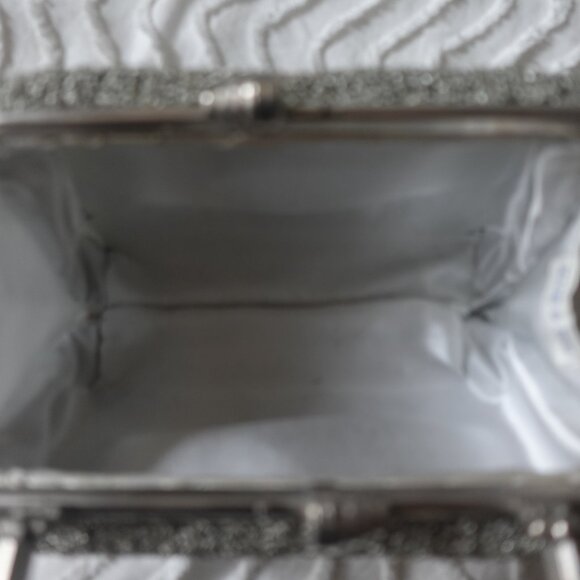 Vintage Italian Made hard shell mini bag in Silver knit - Picture 6 of 9